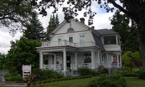 Gorge White House in Hood River Oregon